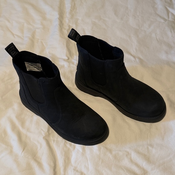 Ugg boys Suede Ankle Boots - Picture 1 of 4